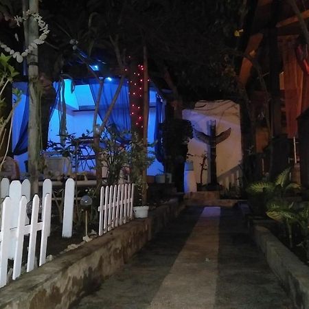 Bed and Breakfast Salon De Nomad Gili T. Gili Trawangan Zewnętrze zdjęcie